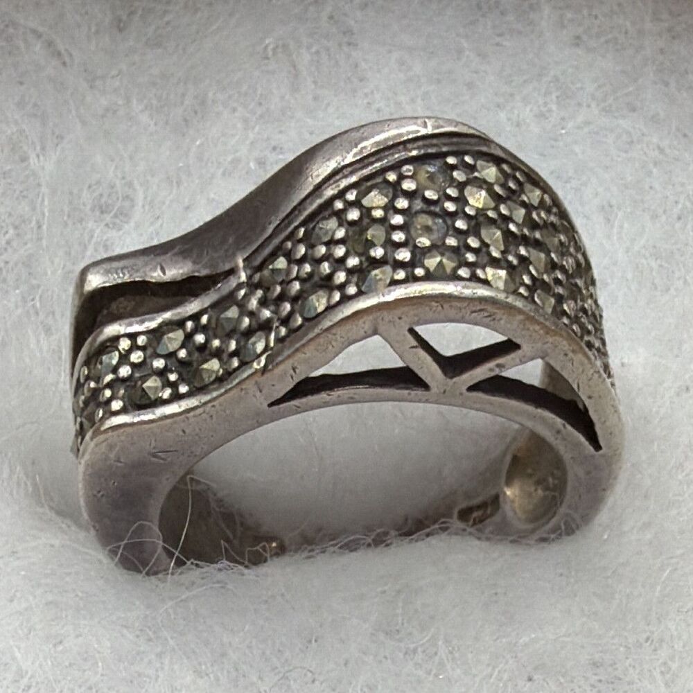 925 Sterling Silver Textured with Diamonds, Wave Band Style